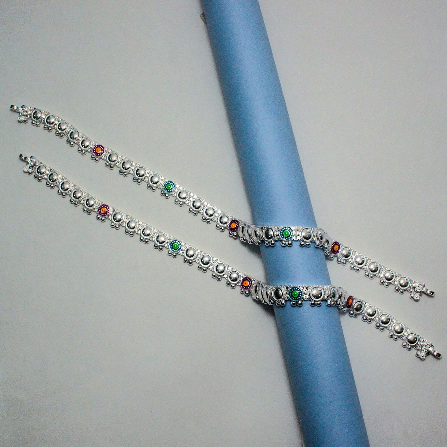 round embossed silver payal with red & green accents | shyni - shyni jewellery