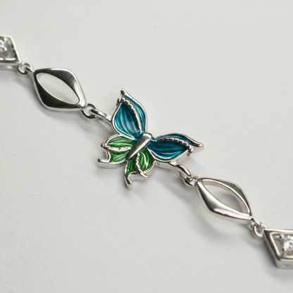 Elegant Butterfly Bracelet - Photo 3