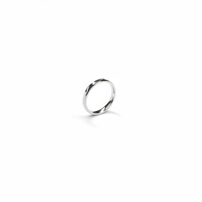 Shyni Jewelry men's 925 sterling silver band ring featuring a polished finish and refined beveled edges.