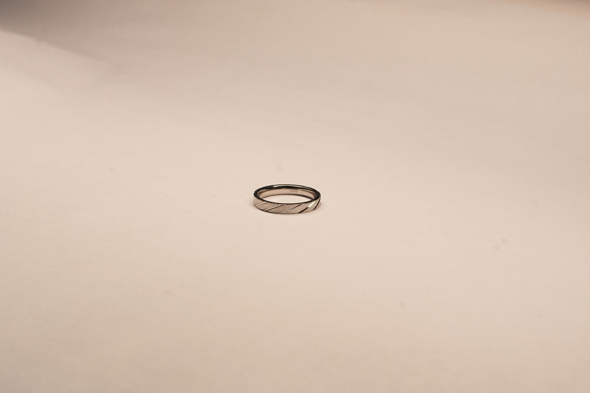 Shyni Jewelry men's 925 sterling silver band ring featuring a brushed matte finish and diagonal precision cuts.