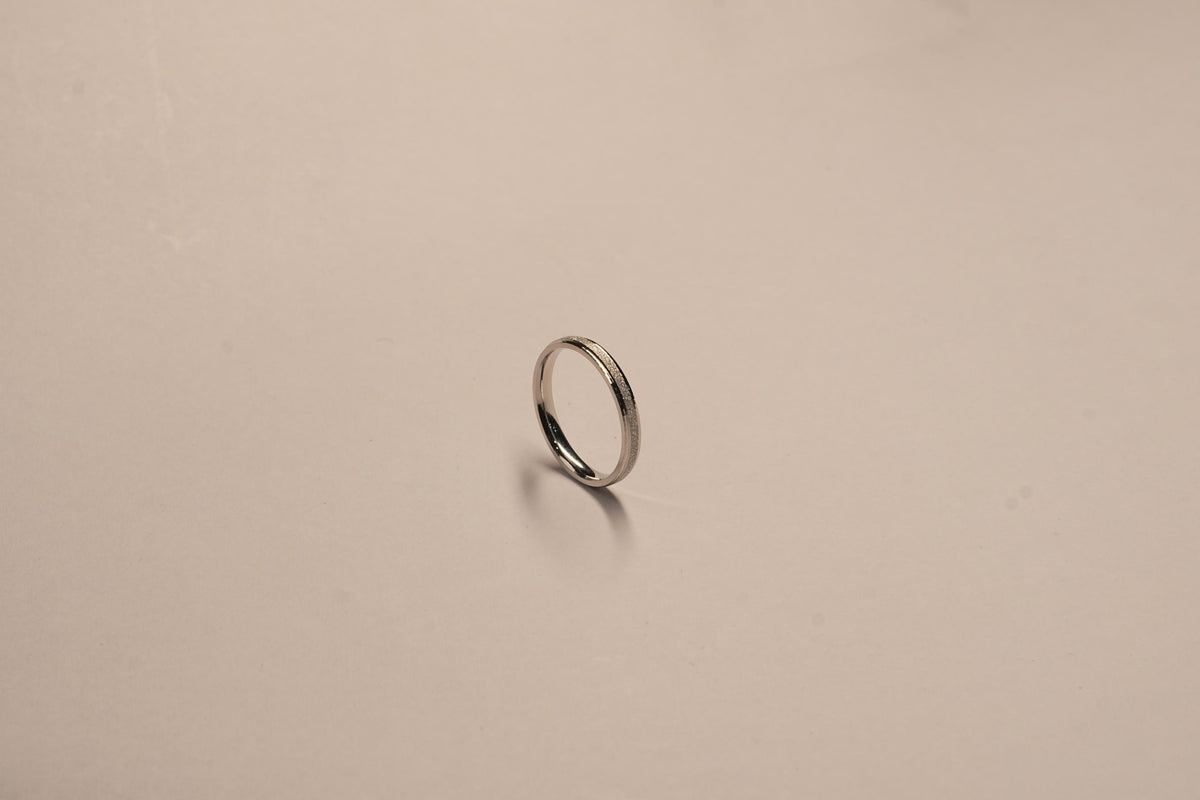 shyni jewelry 925 sterling silver band ring for women featuring a delicate precision-cut textured finish.