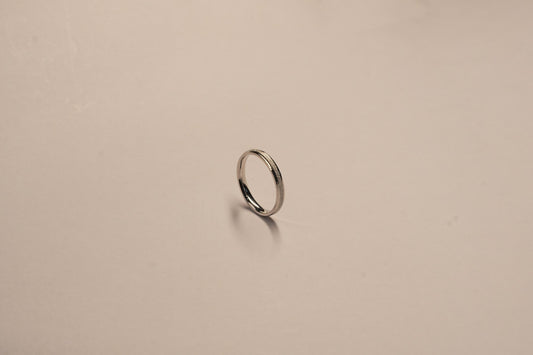 Shyni Jewelry 925 sterling silver band ring for women featuring a delicate precision-cut textured finish.