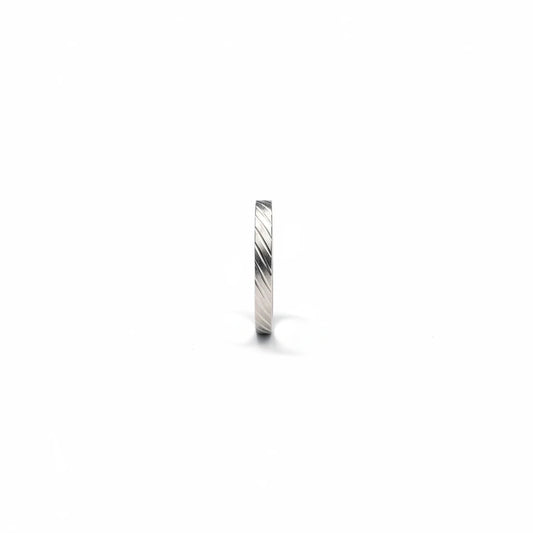 Shyni Jewelry men's 925 sterling silver band ring with a sleek mirror-polished finish and precision diagonal cuts.