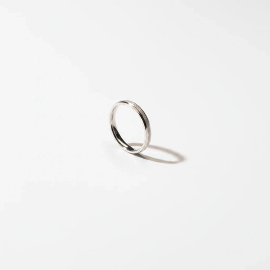 Shyni Jewelry 925 sterling silver band ring for women featuring a delicate precision-cut textured finish.