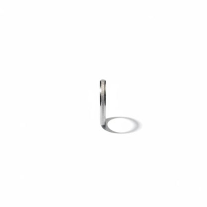 Shyni Jewelry 925 sterling silver band ring for women featuring a precision-cut textured design in a side profile view.