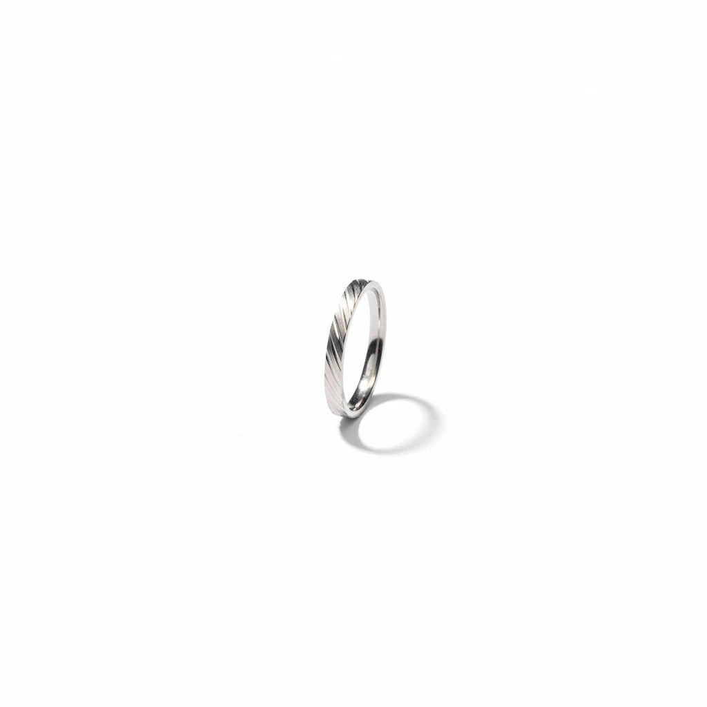 Shyni Jewelry men's 925 sterling silver band ring with a sleek mirror-polished finish and precision diagonal cuts.