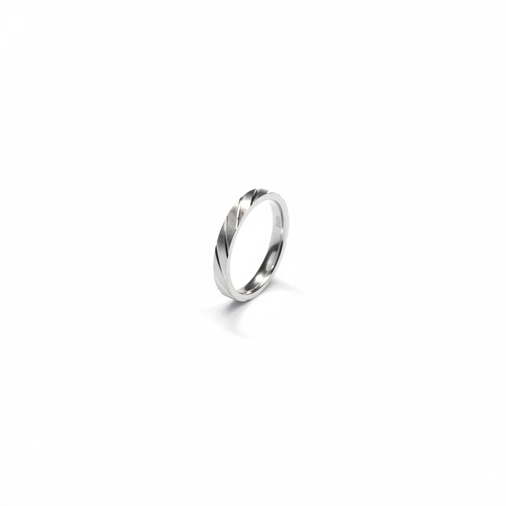 shyni jewelry men's 925 sterling silver band ring featuring a polished finish and diagonal engraved cutting details.