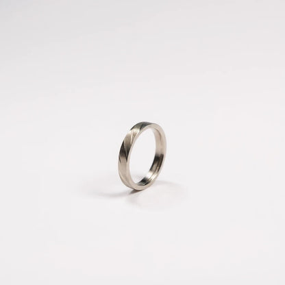 Shyni Jewelry 925 sterling silver band ring for men featuring a polished finish and detailed engraved cutting pattern.