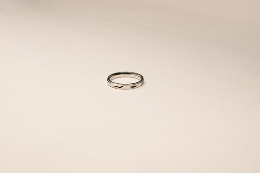 Shyni Jewelry 925 sterling silver band ring for men featuring a polished finish and subtle beveled edge detailing.