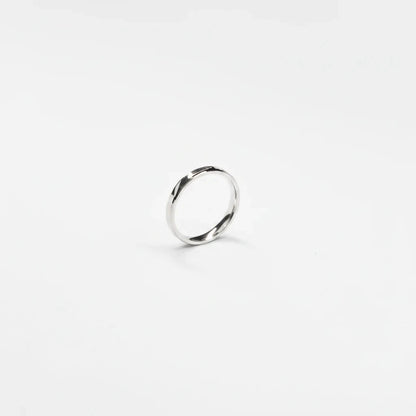 Shyni Jewelry 925 sterling silver band ring for men featuring a polished finish and refined beveled edges.