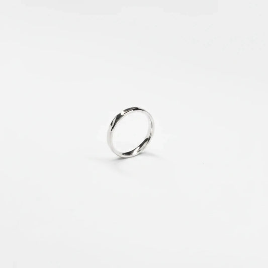 Shyni Jewelry 925 sterling silver band ring for men featuring a polished finish and refined beveled edges.
