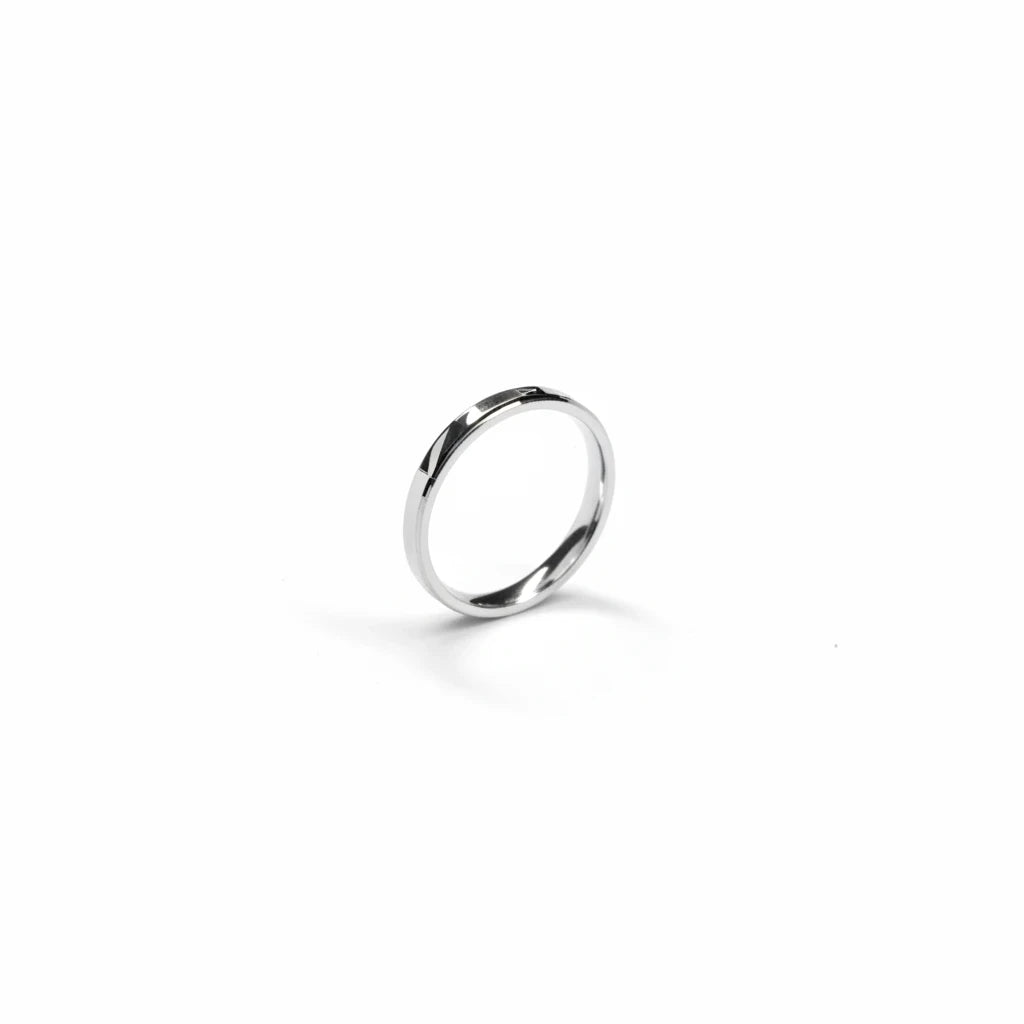 shyni jewelry men's 925 sterling silver band ring with a polished beveled edge design on a white background.