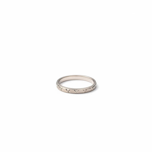 Shyni Jewelry men's 925 sterling silver band ring featuring a detailed cross-cut X-pattern texture.