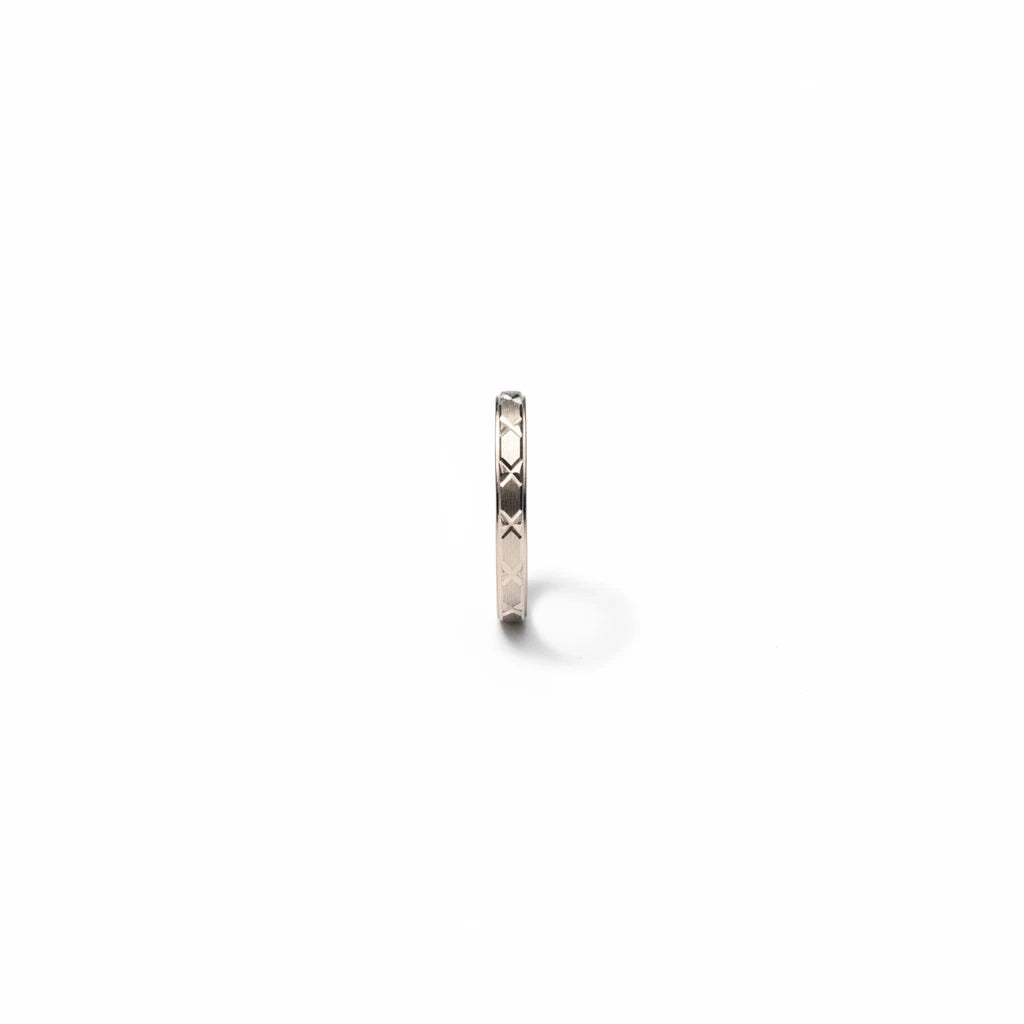 shyni jewelry men's 925 sterling silver band ring with a distinctive cross-cut x-pattern texture and polished finish.