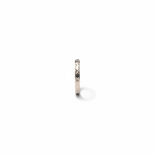 Shyni Jewelry men's 925 sterling silver band ring with a distinctive cross-cut X-pattern texture and polished finish.