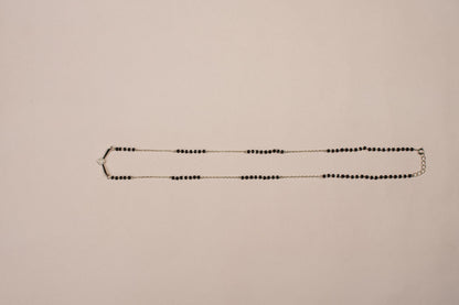 Shyni Jewelry V-shape mangalsutra pendant with a single stone on a traditional black bead mala chain