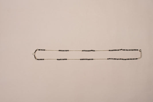 Shyni Jewelry V-shape mangalsutra pendant with a single stone on a traditional black bead mala chain